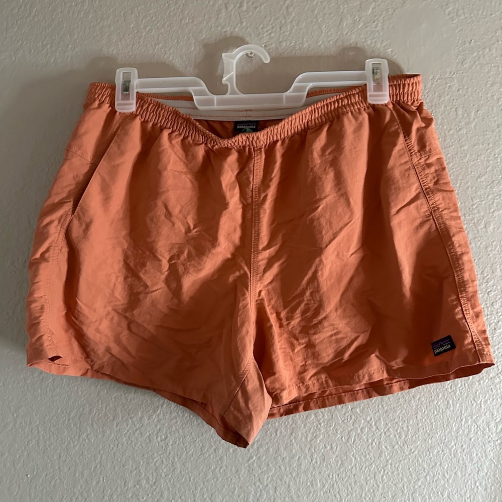 patagonia baggies in peach